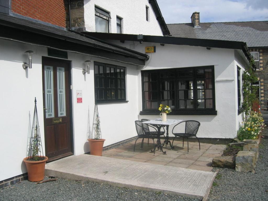 The Horseshoe Guesthouse Rhayader Exterior foto